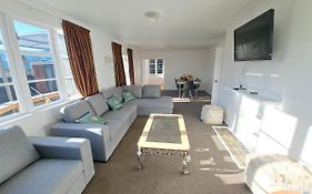 3Bdrm Plus Sleepot Home,